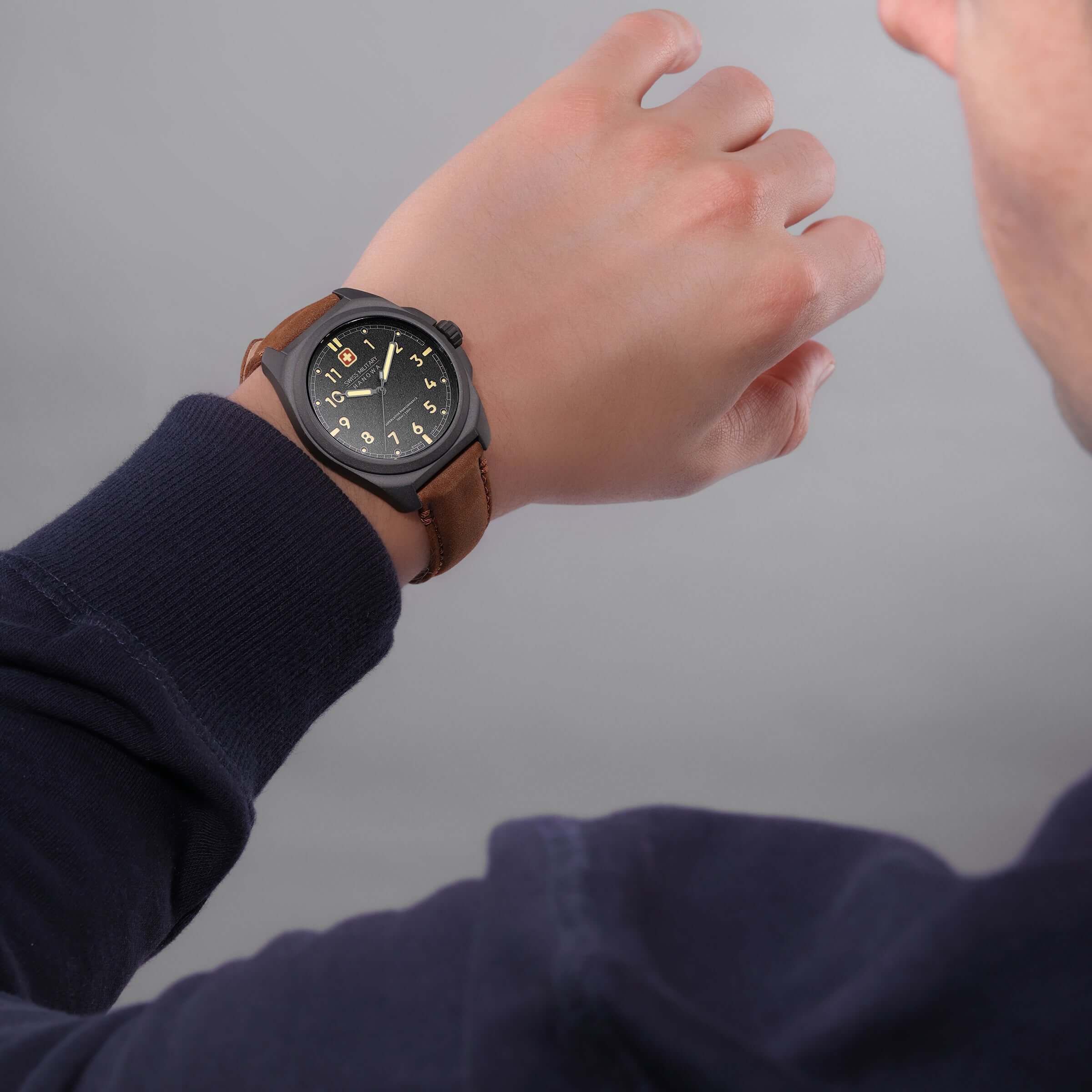 FIELDMASTER Leder Schwarz 42mm - Uhren Herren -  Swiss Made - Image 5